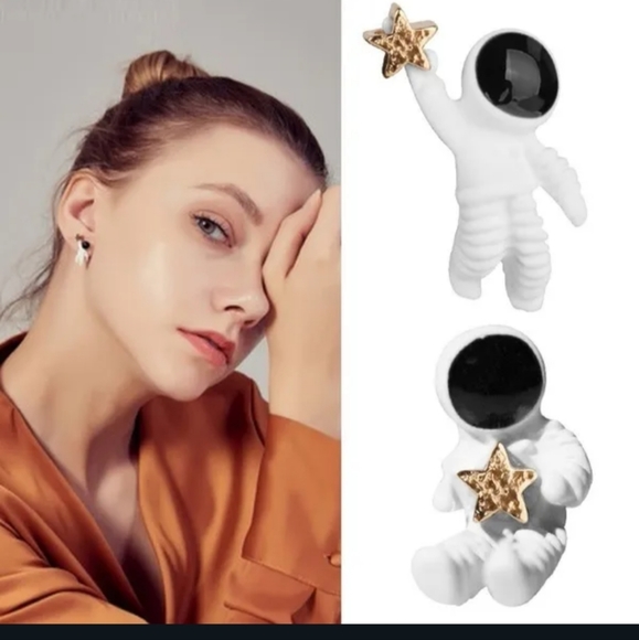 👩‍🚀🧑‍🚀NEW👩‍🚀🧑‍🚀DARLING!! Asymetrical Stud Astronaut Earrings👩‍🚀🧑‍🚀 - Picture 5 of 14